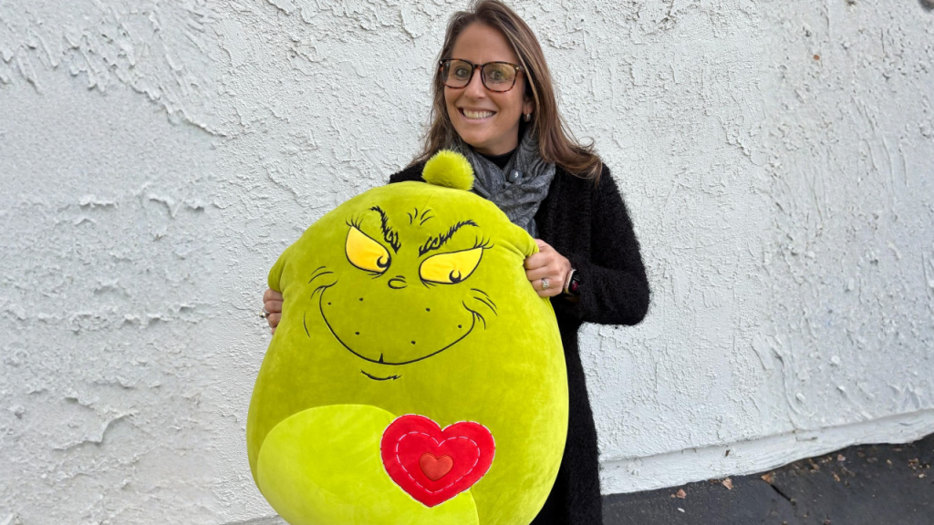 a therapist's take on the grinch